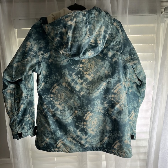 NWOT Women’s Snow Jacket, 686 infiDRY 10k, waterproof, blue/ teal tie dye - Picture 2 of 6